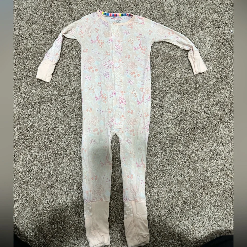 Magnetic me onsie size 6-9 months and 12-18 months - Picture 4 of 6